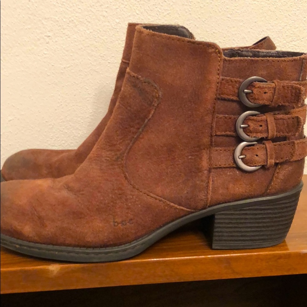 Size 9 Brown leather Born ankle boots